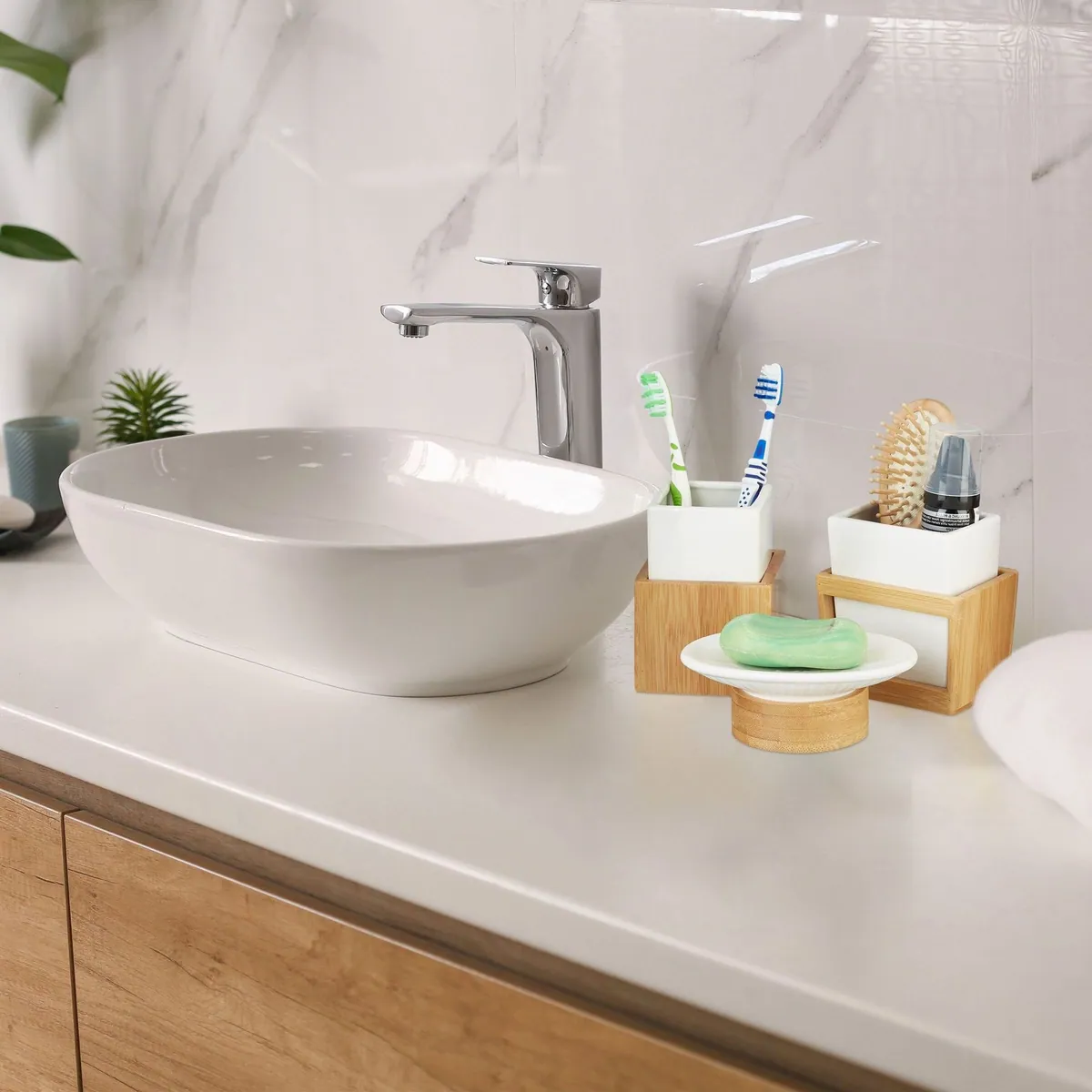 Relaxdays Badezimmer-Set, 4-teiliges Set aus Bambus und Keramik 5