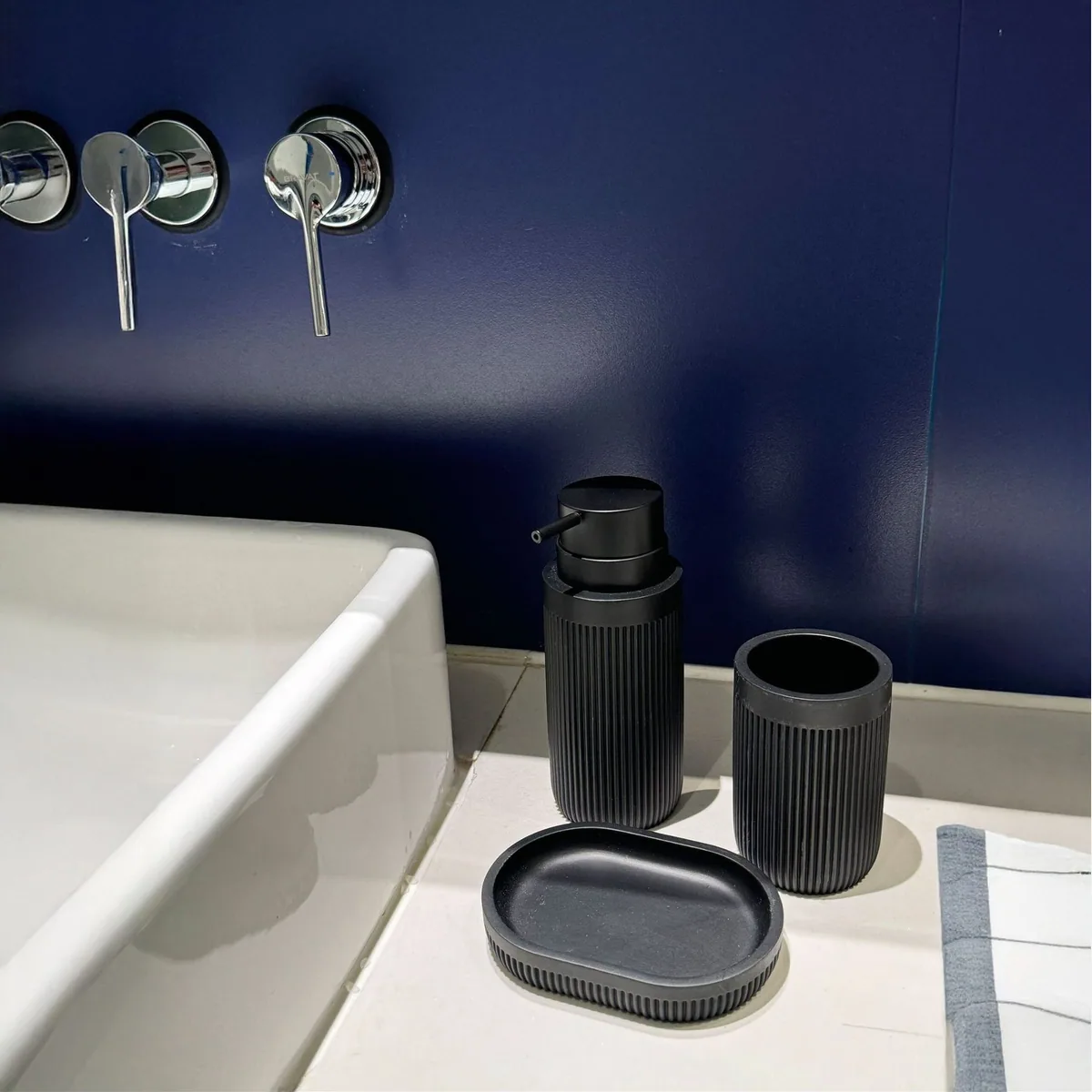 Relaxdays Badaccessoire-Set, 3-teilig, elegante Steinoptik 2