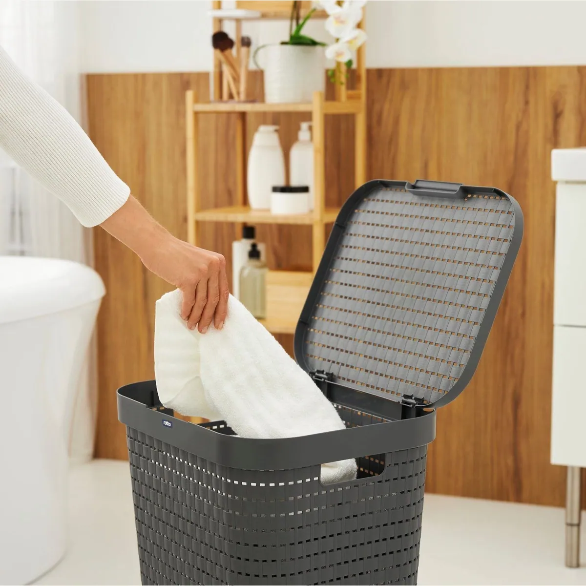 Rotho COUNTRY Wäschekorb, 55l mit Deckel, Rattan-Optik, belüftet 2