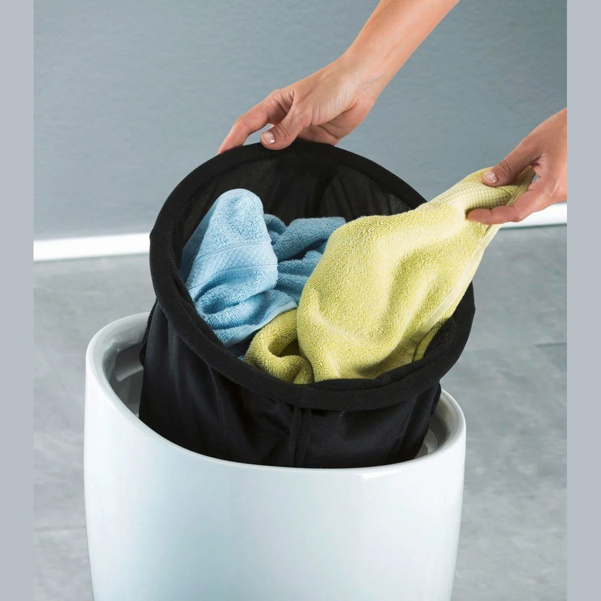 Wenko Badhocker Candy, herausnehmbarer Wäschesack 20l, platzsparend, vielseitig, modern 3